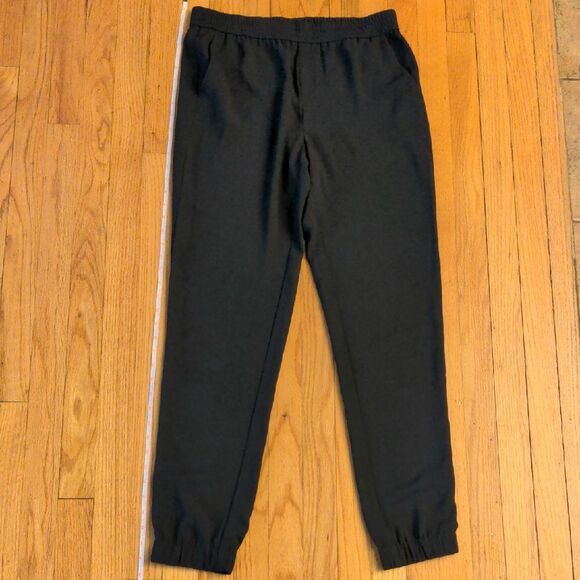 Banana Republic Pants - Like NEW Banana Republic Black jogger Pants with pockets
